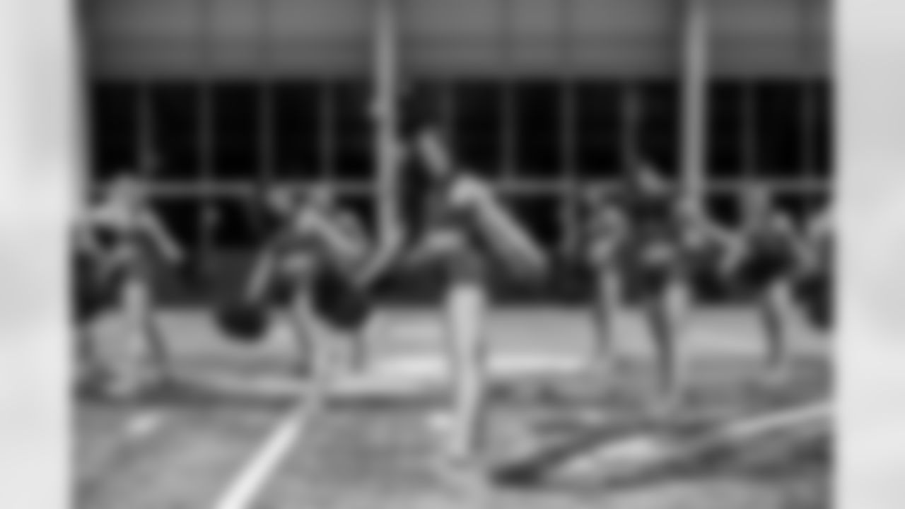 TAMPA, FL - January 02, 2026 - Tampa Bay Buccaneers Cheerleaders field rehearsal at AdventHealth Training Center. Photo By Tori Richman/Tampa Bay Buccaneers