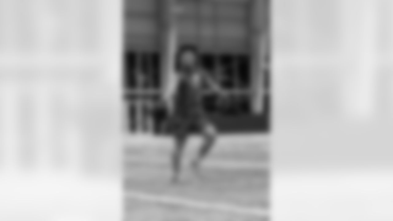 TAMPA, FL - January 02, 2026 - Tampa Bay Buccaneers Cheerleaders field rehearsal at AdventHealth Training Center. Photo By Tori Richman/Tampa Bay Buccaneers