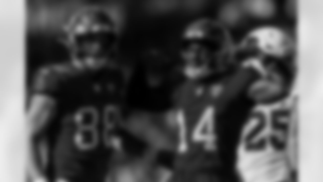 TAMPA, FL - November 30, 2025 - Tight End Cade Otton #88 and Wide Receiver Chris Godwin Jr. #14 of the Tampa Bay Buccaneers during the game between the Arizona Cardinals and Tampa Bay Buccaneers. The Bucs won the game, 20-17. Photo By Mike Carlson/Tampa Bay Buccaneers