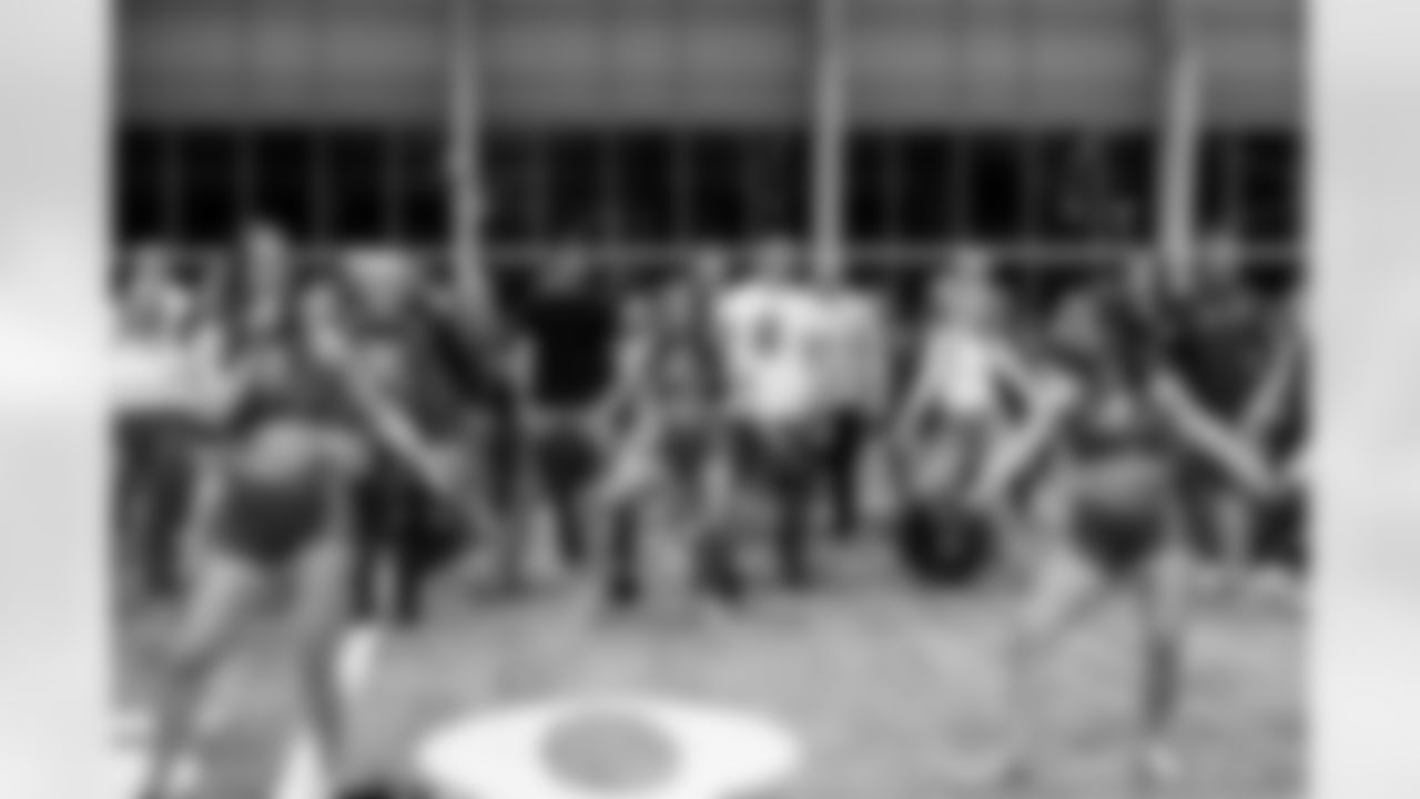 TAMPA, FL - January 02, 2026 - Tampa Bay Buccaneers Cheerleaders field rehearsal at AdventHealth Training Center. Photo By Tori Richman/Tampa Bay Buccaneers