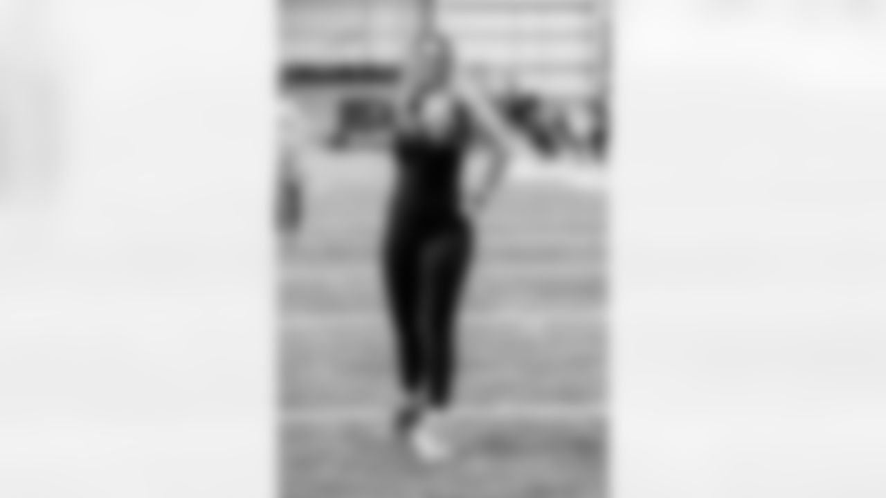 TAMPA, FL - November 19, 2025 - Tampa Bay Buccaneers Cheerleaders and Alumni during Field Rehearsal at AdventHealth Training Center. Photo By Tori Richman/Tampa Bay Buccaneers