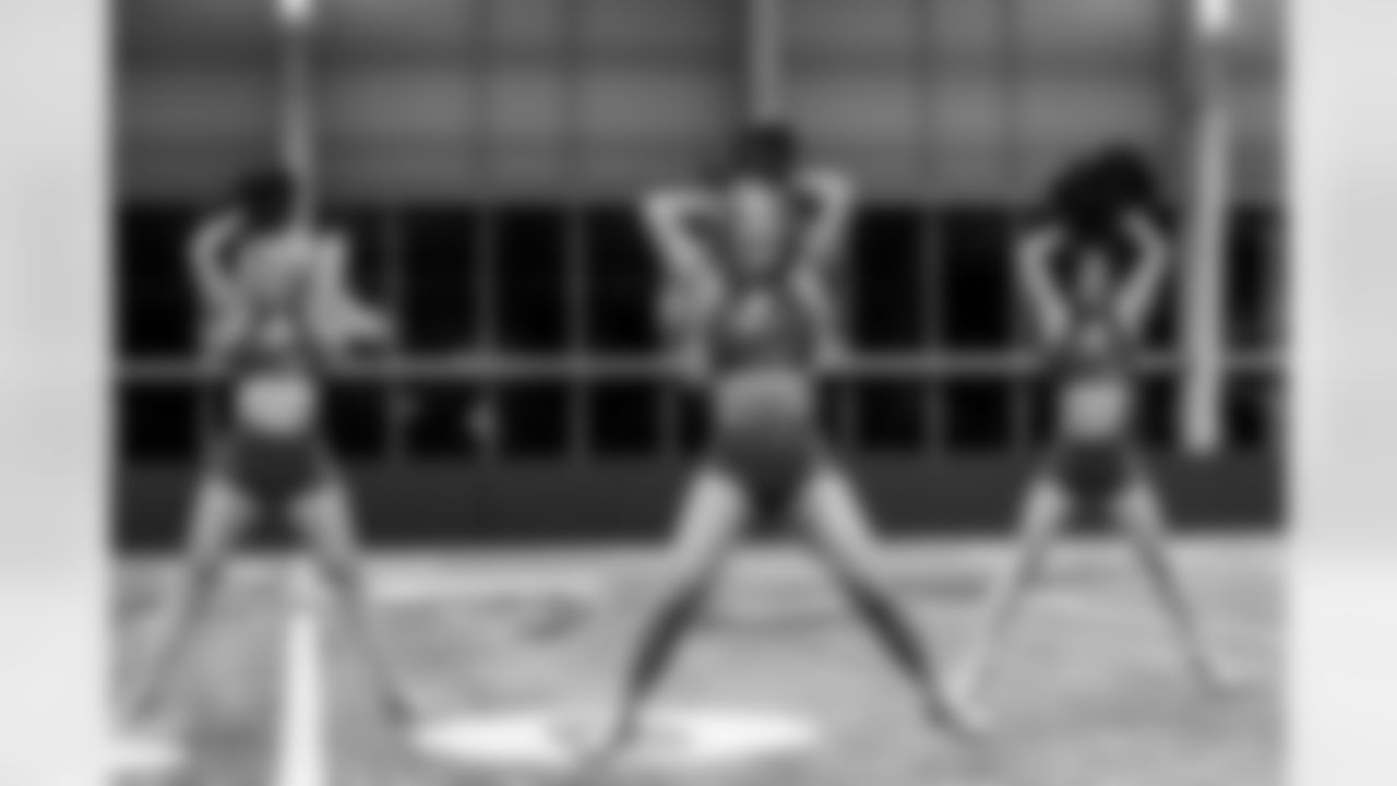 TAMPA, FL - January 02, 2026 - Tampa Bay Buccaneers Cheerleaders field rehearsal at AdventHealth Training Center. Photo By Tori Richman/Tampa Bay Buccaneers