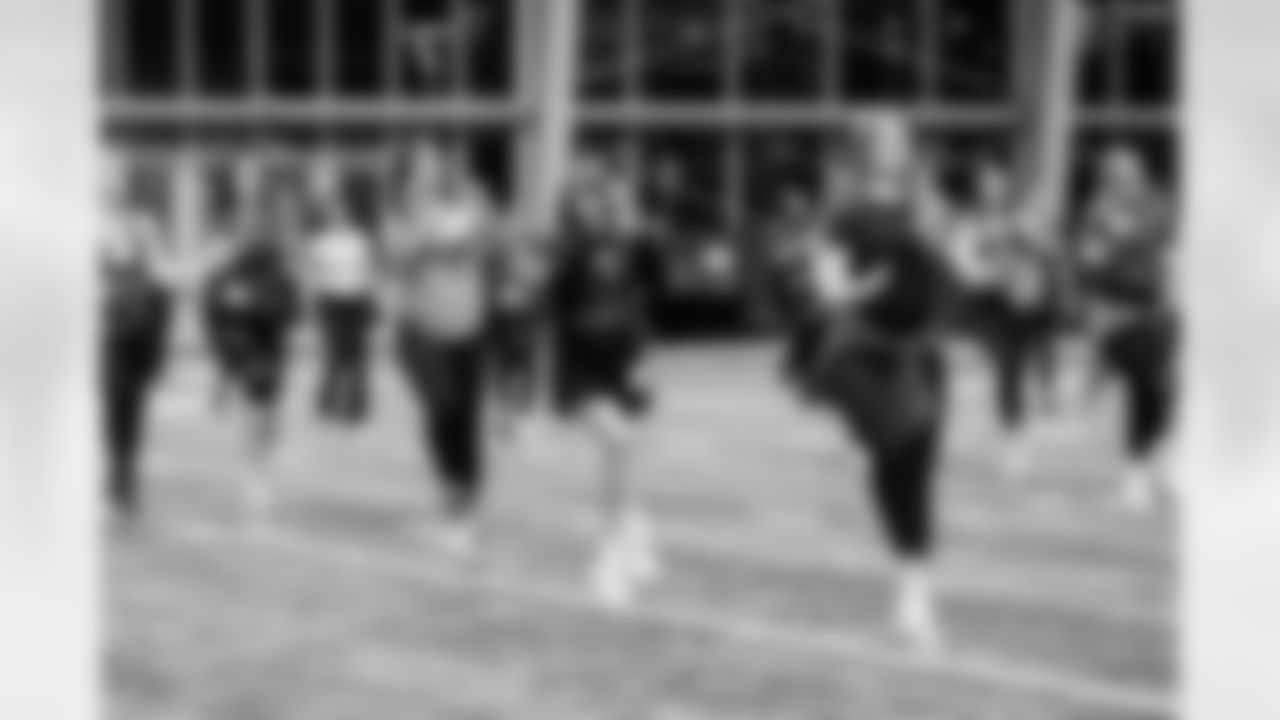 TAMPA, FL - November 19, 2025 - Tampa Bay Buccaneers Cheerleaders and Alumni during Field Rehearsal at AdventHealth Training Center. Photo By Tori Richman/Tampa Bay Buccaneers