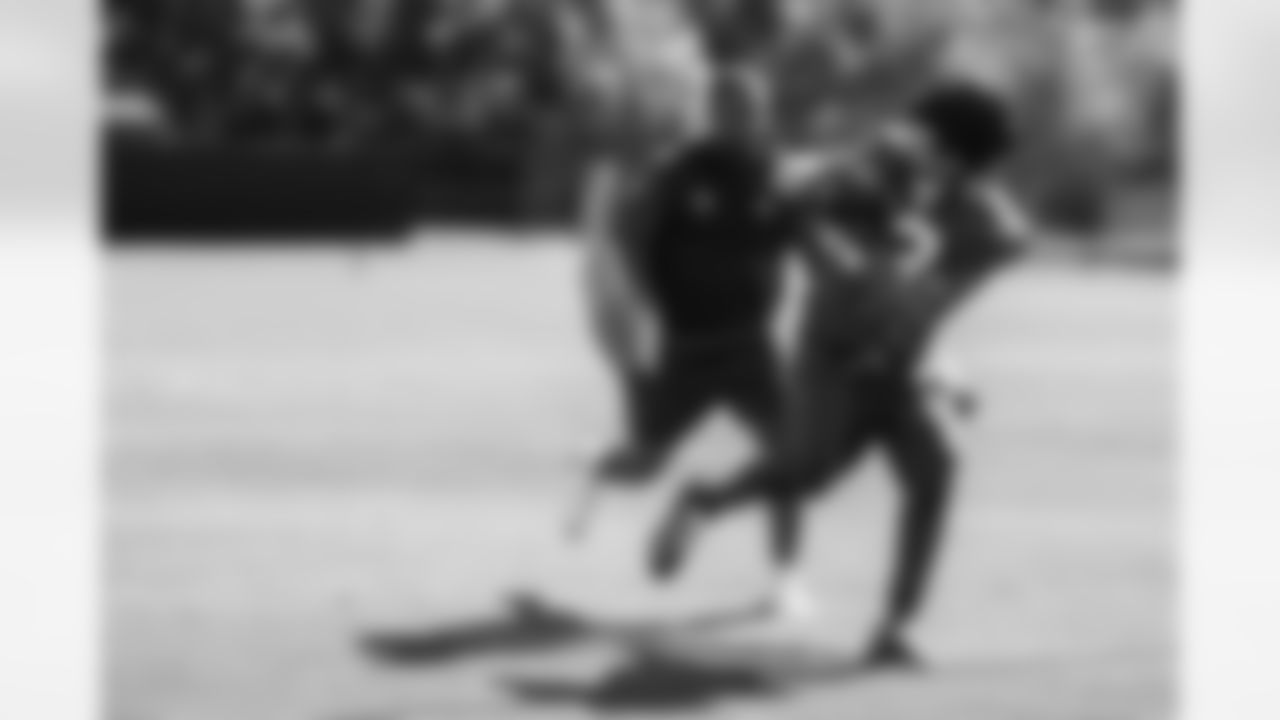 TAMPA, FL - December 04, 2025 - Wide Receiver Mike Evans #13 and Wide Receivers Coach Bryan McClendon of the Tampa Bay Buccaneers during practice at AdventHealth Training Center. Photo By Tori Richman/Tampa Bay Buccaneers