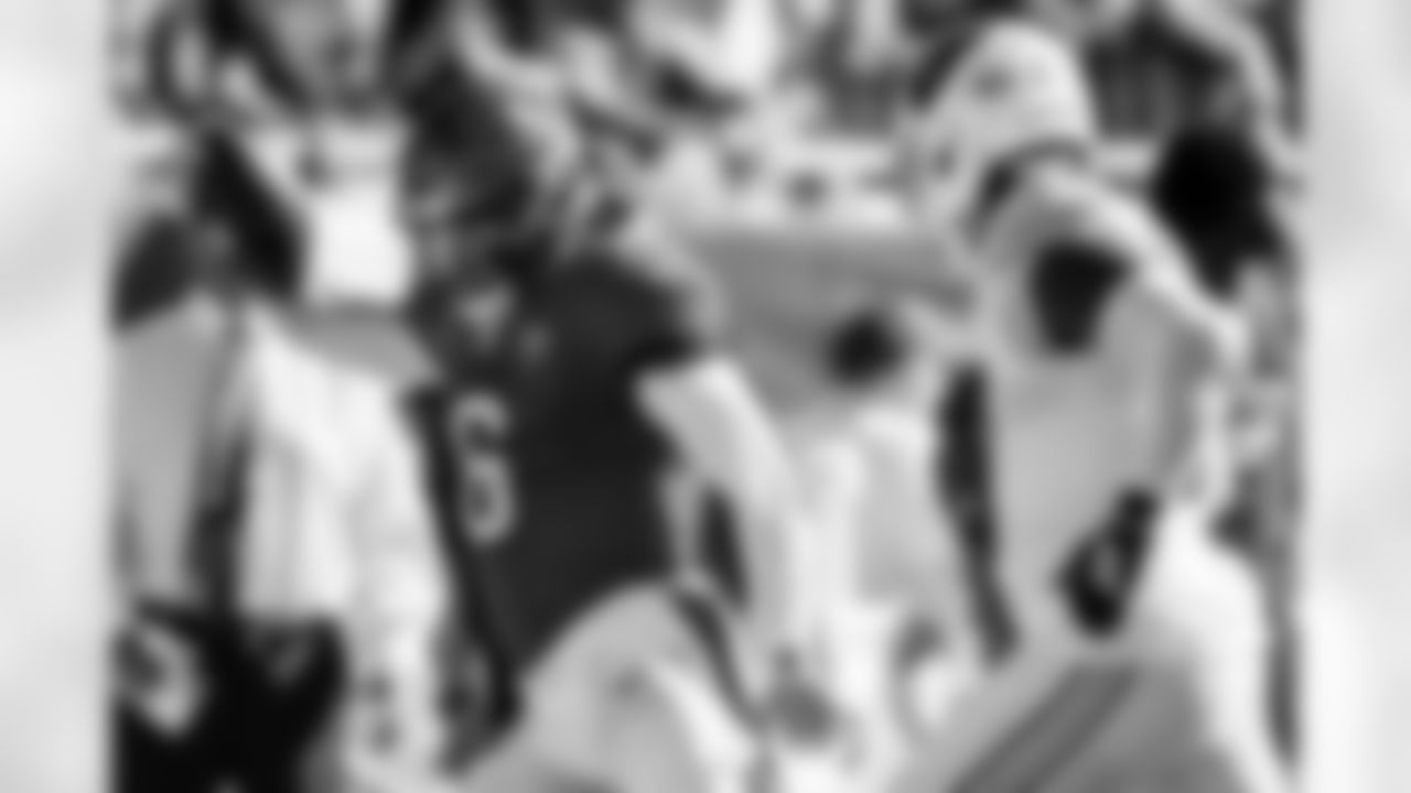 TAMPA, FL - November 30, 2025 - Quarterback Baker Mayfield #6 of the Tampa Bay Buccaneers during the game between the Arizona Cardinals and Tampa Bay Buccaneers. The Bucs won the game, 20-17. Photo By Kyle Zedaker/Tampa Bay Buccaneers