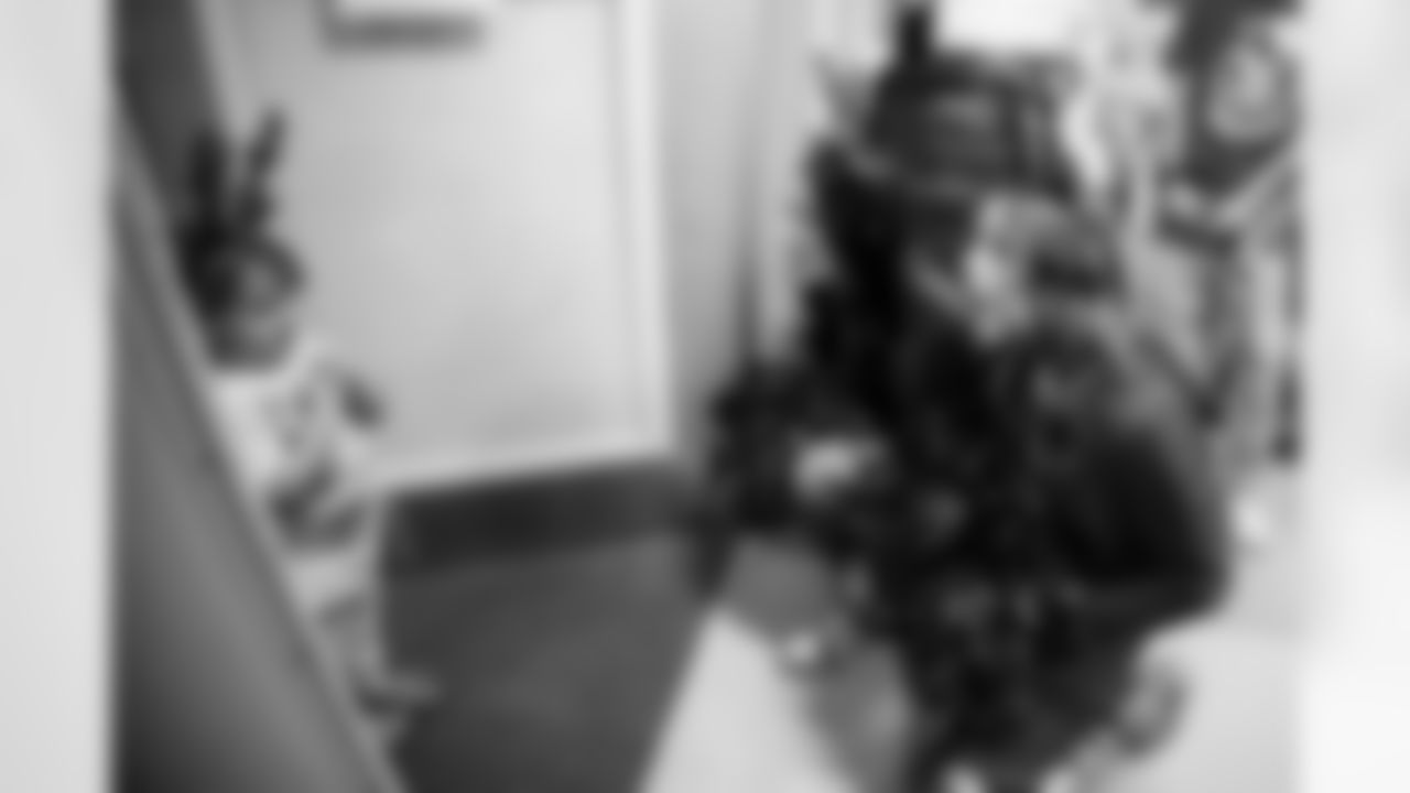 ST. PETERSBURG, FL - December 16, 2025 - Rookie Club visit to Johns Hopkins All Children's Hospital. Photo By Tori Richman/Tampa Bay Buccaneers