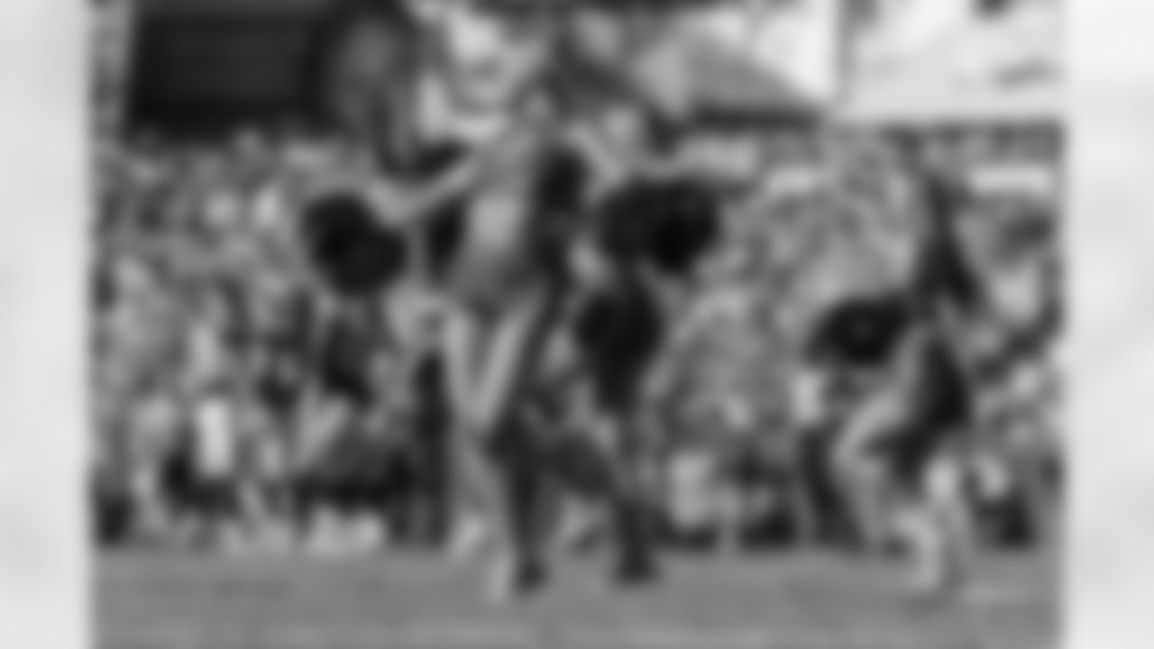 TAMPA, FL - November 30, 2025 - Tampa Bay Buccaneers Cheerleaders during the game between the Arizona Cardinals and Tampa Bay Buccaneers. The Bucs won the game, 20-17. Photo By Mike Carlson/Tampa Bay Buccaneers