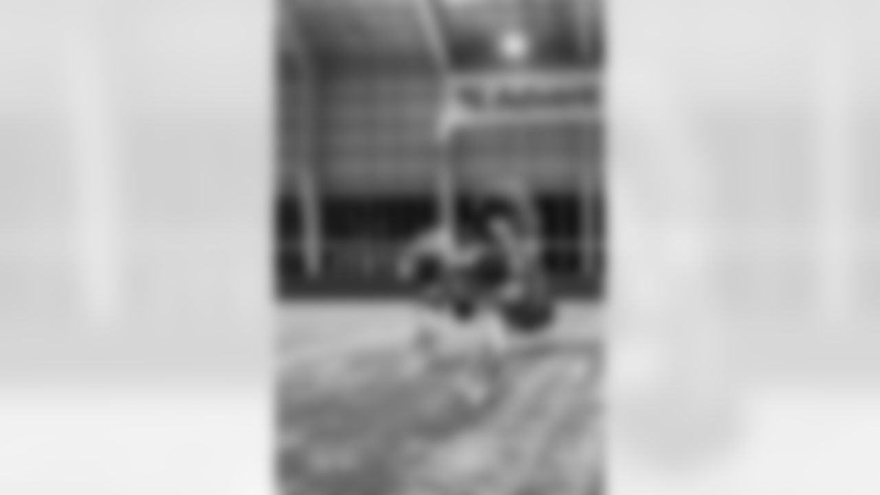 TAMPA, FL - January 02, 2026 - Tampa Bay Buccaneers Cheerleaders field rehearsal at AdventHealth Training Center. Photo By Tori Richman/Tampa Bay Buccaneers