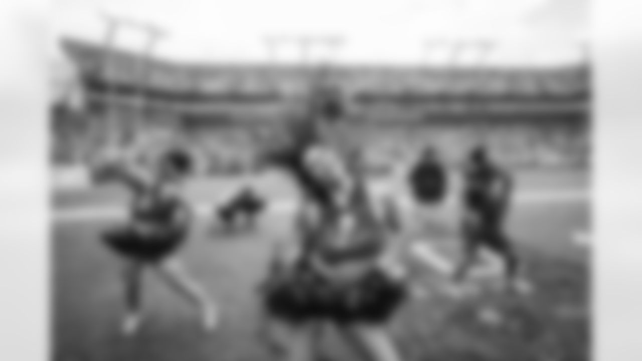 TAMPA, FL - December 07, 2025 - The Tampa Bay Buccaneers and New Orleans Saints during a regular season game at Raymond James Stadium. The Bucs lost the game, 24-20. Photo By Tori Richman/Tampa Bay Buccaneers