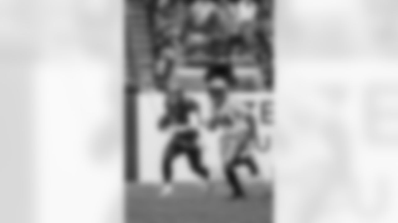 TAMPA, FL - December 07, 2025 - The Tampa Bay Buccaneers and New Orleans Saints during a regular season game at Raymond James Stadium. The Bucs lost the game, 24-20. Photo By Tori Richman/Tampa Bay Buccaneers