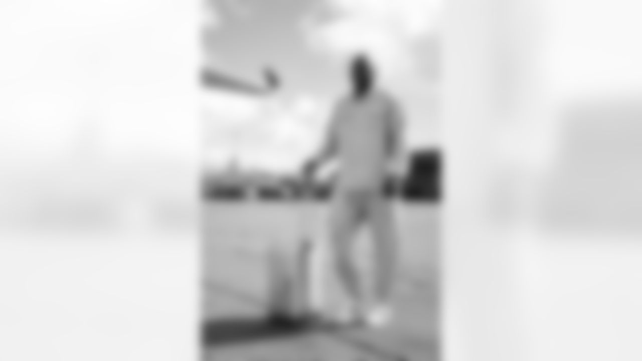 TAMPA, FL - December 27, 2025 - Quarterbacks Coach Thaddeus Lewis of the Tampa Bay Buccaneers departs Tampa for a Week 17 game against the Miami Dolphins. Photo By Tori Richman/Tampa Bay Buccaneers