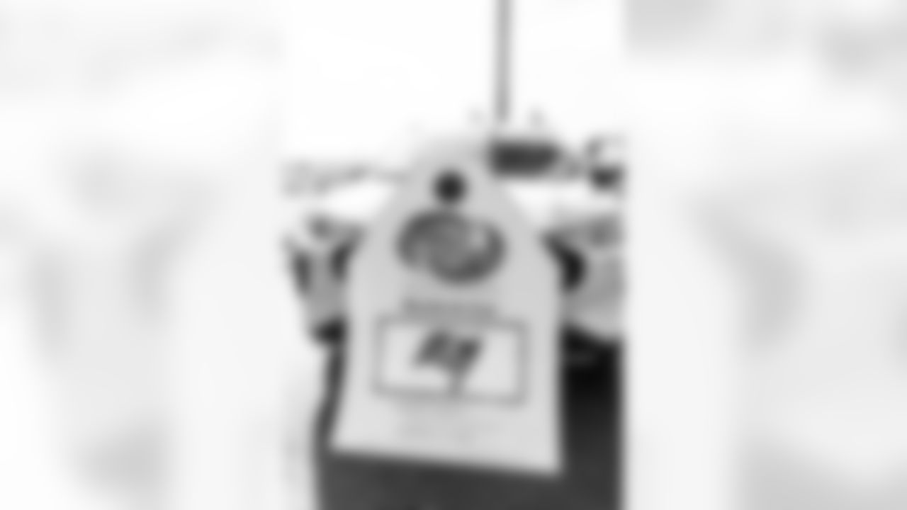 TAMPA, FL - January 02, 2026 - The Tampa Bay Buccaneers linebackers work with local partners to provide cars to families at AdventHealth Training Center. Photo By Kyle Zedaker/Tampa Bay Buccaneers