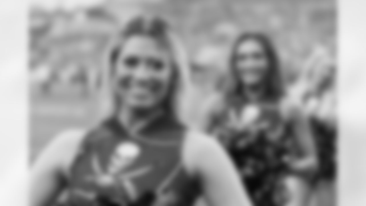 TAMPA, FL - January 03, 2026 - The Carolina Panthers and Tampa Bay Buccaneers play a regular season game at Raymond James Stadium. The Bucs won the game, 16-14. Photo By Doug DeFelice/Tampa Bay Buccaneers