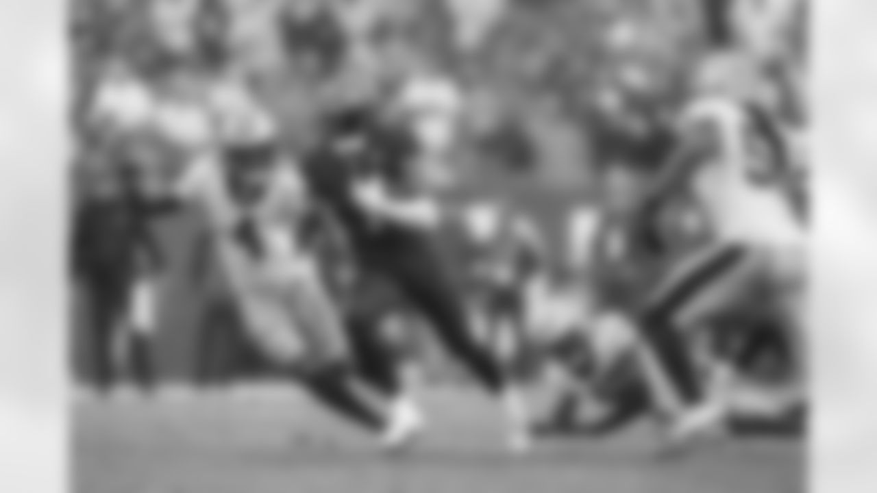 TAMPA, FL - December 07, 2025 - The Tampa Bay Buccaneers and New Orleans Saints during a regular season game at Raymond James Stadium. The Bucs lost the game, 24-20. Photo By Doug DeFelice/Tampa Bay Buccaneers