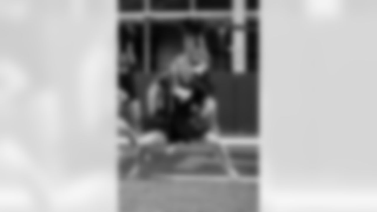 TAMPA, FL - December 04, 2025 - Tampa Bay Buccaneers Cheerleaders field rehearsal at AdventHealth Training Center. Photo By Tori Richman/Tampa Bay Buccaneers