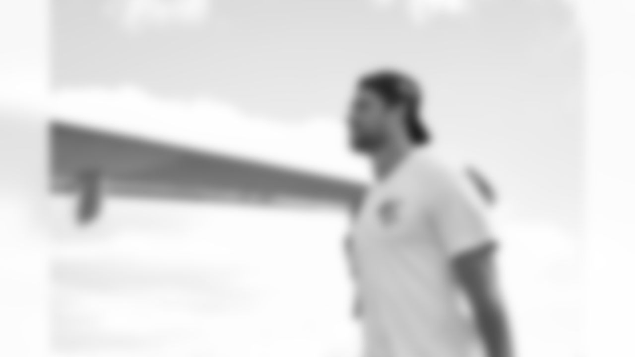 TAMPA, FL - December 27, 2025 - Tight End Cade Otton #88 of the Tampa Bay Buccaneers departs Tampa for a Week 17 game against the Miami Dolphins. Photo By Tori Richman/Tampa Bay Buccaneers