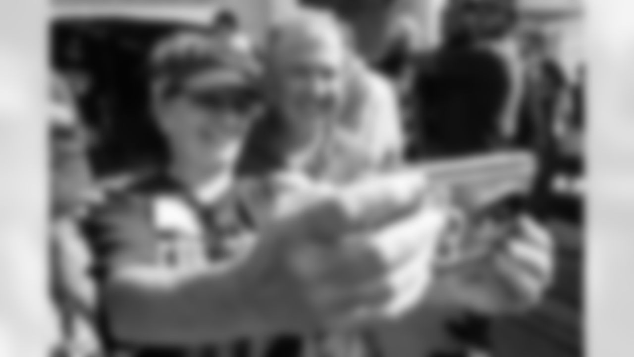 TAMPA, FL - November 18, 2025 - Brian Ford during a home build with Habitat for Humanity of Tampa Bay Hillsborough. Photo By Doug DeFelice/Tampa Bay Buccaneers