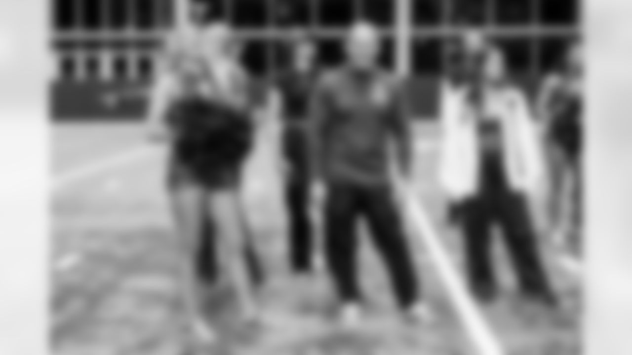 TAMPA, FL - January 02, 2026 - Tampa Bay Buccaneers Cheerleaders field rehearsal at AdventHealth Training Center. Photo By Tori Richman/Tampa Bay Buccaneers