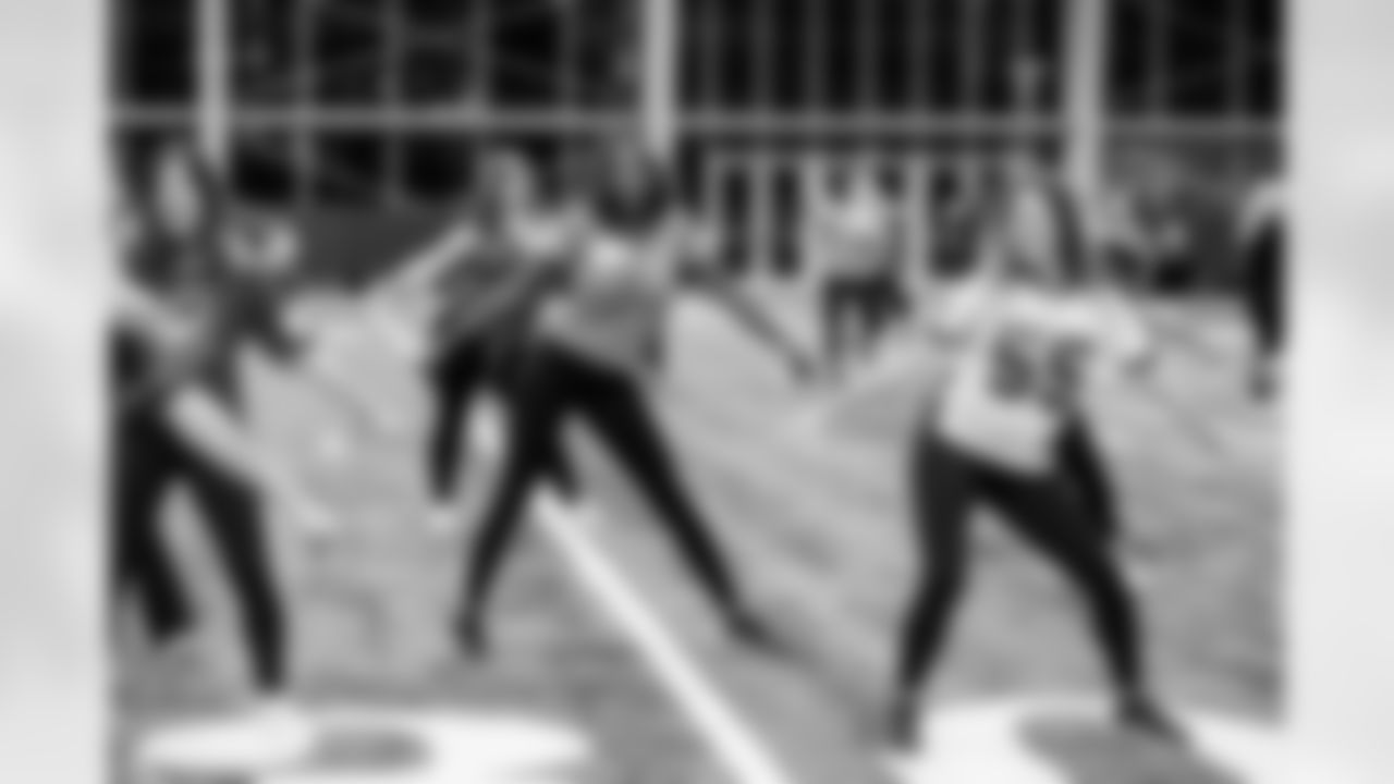 TAMPA, FL - November 19, 2025 - Tampa Bay Buccaneers Cheerleaders and Alumni during Field Rehearsal at AdventHealth Training Center. Photo By Tori Richman/Tampa Bay Buccaneers