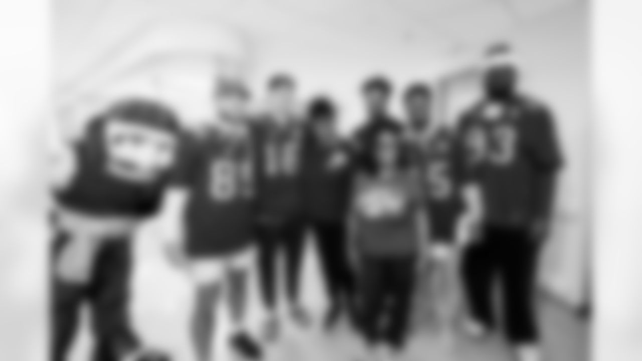 ST. PETERSBURG, FL - December 16, 2025 - Rookie Club visit to Johns Hopkins All Children's Hospital. Photo By Tori Richman/Tampa Bay Buccaneers