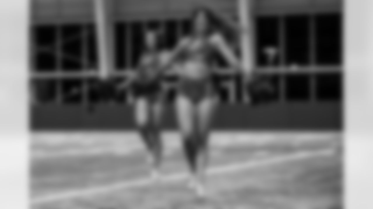 TAMPA, FL - January 02, 2026 - Tampa Bay Buccaneers Cheerleaders field rehearsal at AdventHealth Training Center. Photo By Tori Richman/Tampa Bay Buccaneers