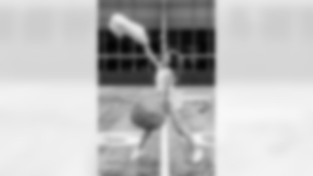 TAMPA, FL - December 09, 2025 - Tampa Bay Buccaneers Cheerleaders during Field Rehearsal at AdventHealth Training Center. Photo By Tori Richman/Tampa Bay Buccaneers