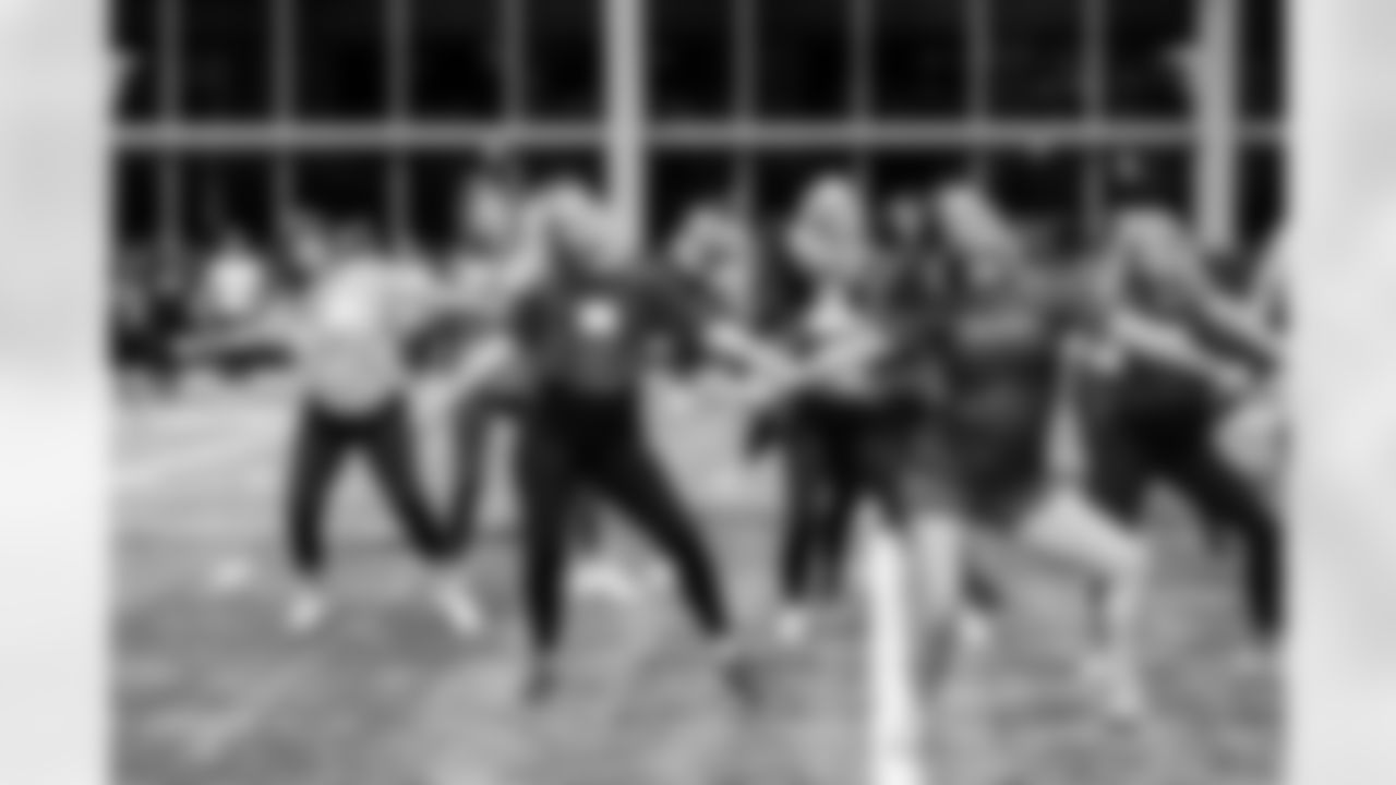 TAMPA, FL - November 19, 2025 - Tampa Bay Buccaneers Cheerleaders and Alumni during Field Rehearsal at AdventHealth Training Center. Photo By Tori Richman/Tampa Bay Buccaneers