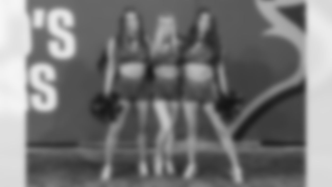 TAMPA, FL - January 03, 2026 - The Carolina Panthers and Tampa Bay Buccaneers play a regular season game at Raymond James Stadium. The Bucs won the game, 16-14. Photo By Doug DeFelice/Tampa Bay Buccaneers