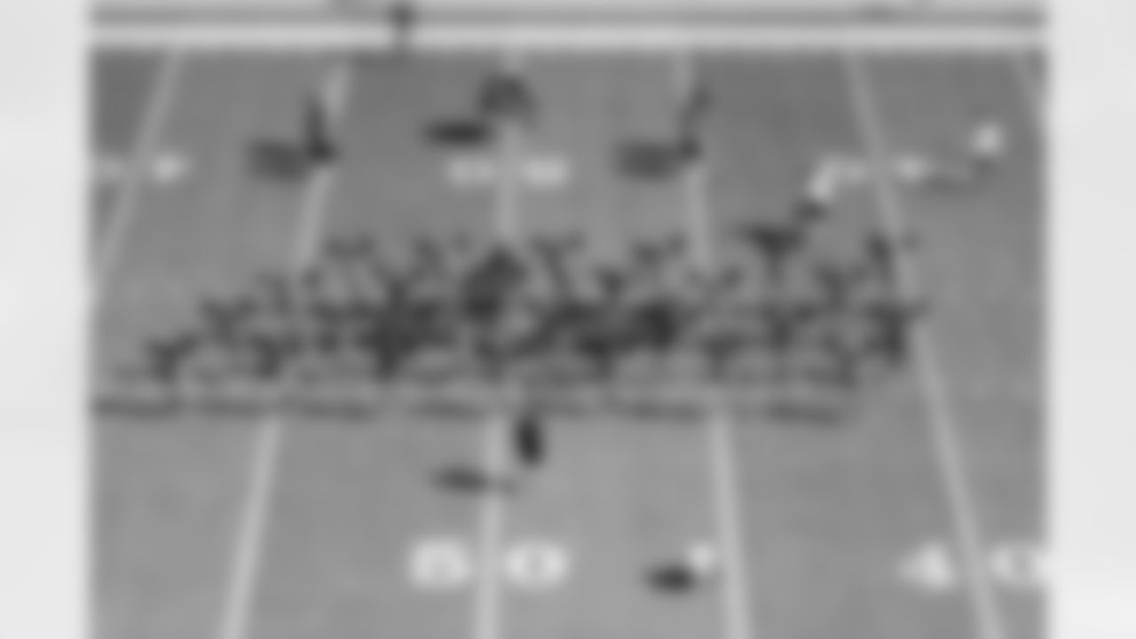 TAMPA, FL - November 30, 2025 - Tampa Bay Buccaneers Cheerleaders during the game between the Arizona Cardinals and Tampa Bay Buccaneers. The Bucs won the game, 20-17. Photo By Mike Carlson/Tampa Bay Buccaneers