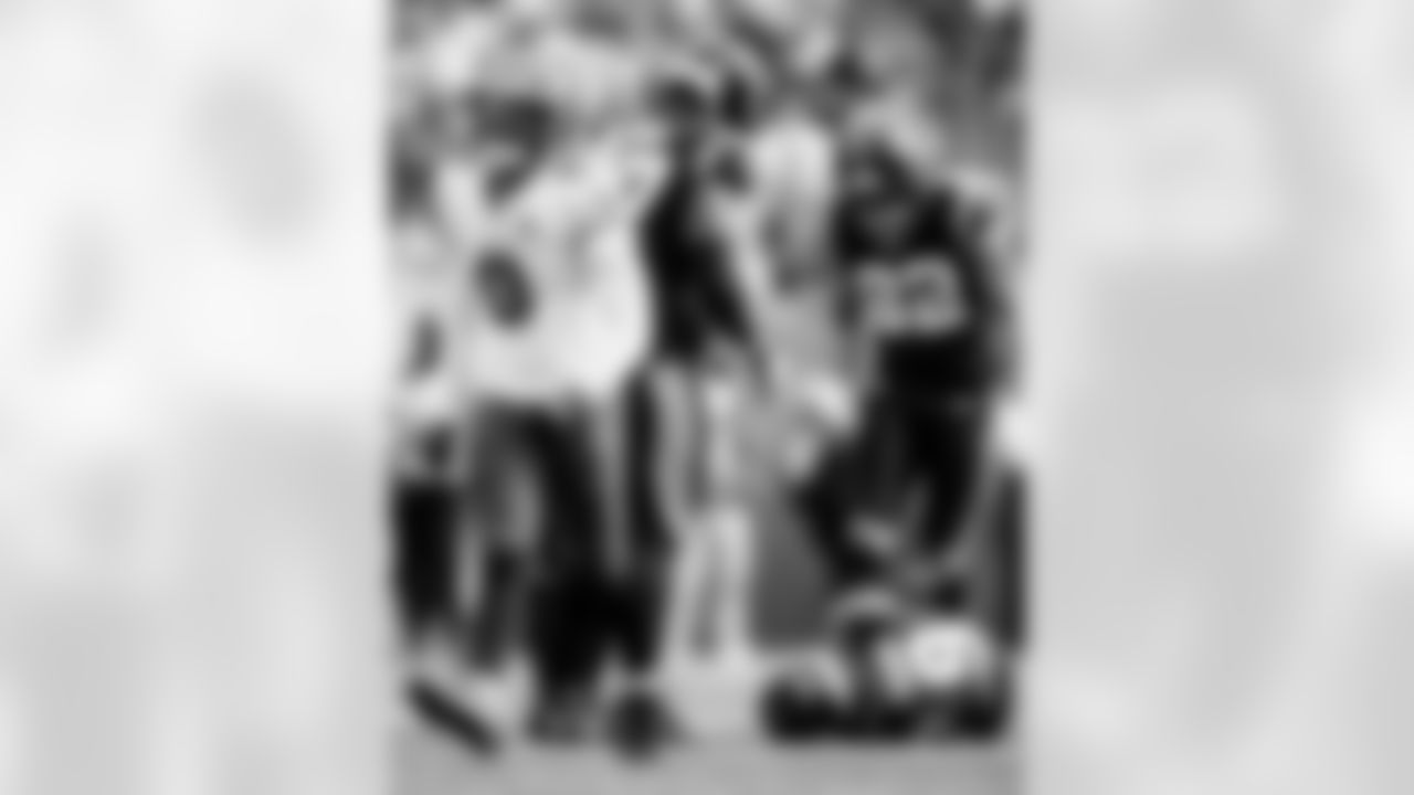 CHARLOTTE, NC - December 21, 2025 - Inside Linebacker SirVocea Dennis #8 of the Tampa Bay Buccaneers during the game between the Tampa Bay Buccaneers and Carolina Panthers. The Bucs lost the game, 23-20. Photo By Kyle Zedaker/Tampa Bay Buccaneers