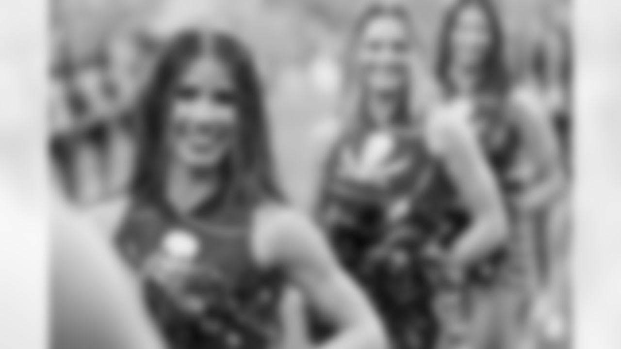 TAMPA, FL - January 03, 2026 - The Carolina Panthers and Tampa Bay Buccaneers play a regular season game at Raymond James Stadium. The Bucs won the game, 16-14. Photo By Doug DeFelice/Tampa Bay Buccaneers