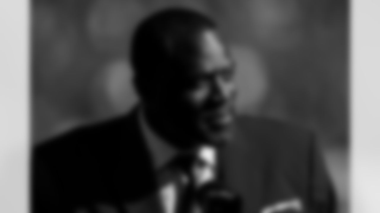 TAMPA, FL - November 30, 2025 - Buccaneers Legend Simeon Roberts Ring of Honor induction ceremony at halftime during the game between the Arizona Cardinals and Tampa Bay Buccaneers. The Bucs won the game, 20-17. Photo By Tori Richman/Tampa Bay Buccaneers