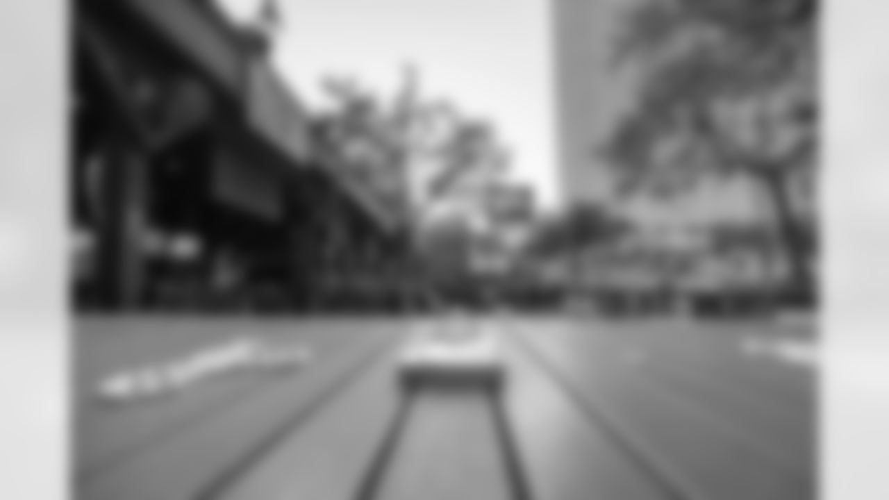 ST. PETERSBURG, FL - November 13, 2025 - "Bucs Run" Raise The Flags event with Pinellas Run Club at Park & Rec in St. Petersburg. Photo By Doug DeFelice/Tampa Bay Buccaneers