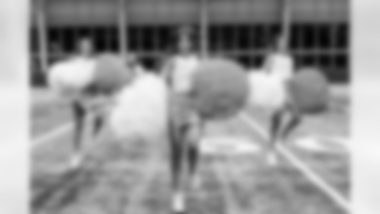 TAMPA, FL - December 09, 2025 - Tampa Bay Buccaneers Cheerleaders during Field Rehearsal at AdventHealth Training Center. Photo By Tori Richman/Tampa Bay Buccaneers