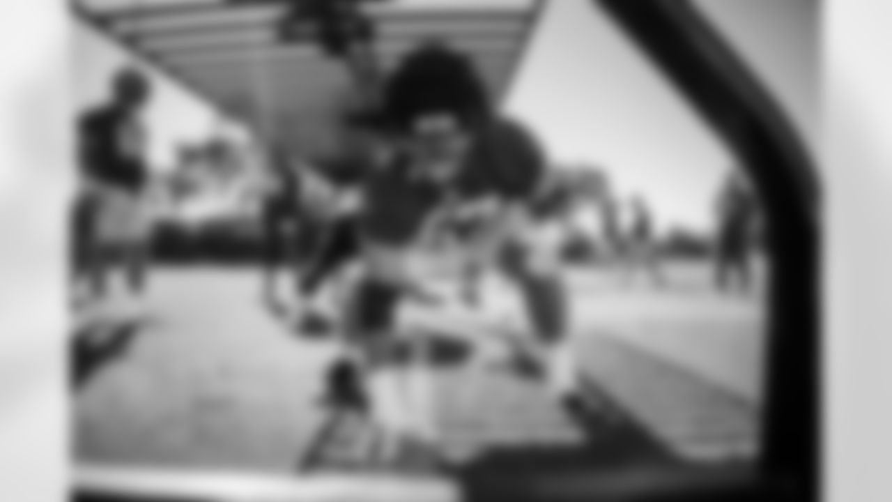 TAMPA, FL - December 31, 2025 - Week 18 Practice at AdventHealth Training Center. Photo By Tori Richman/Tampa Bay Buccaneers