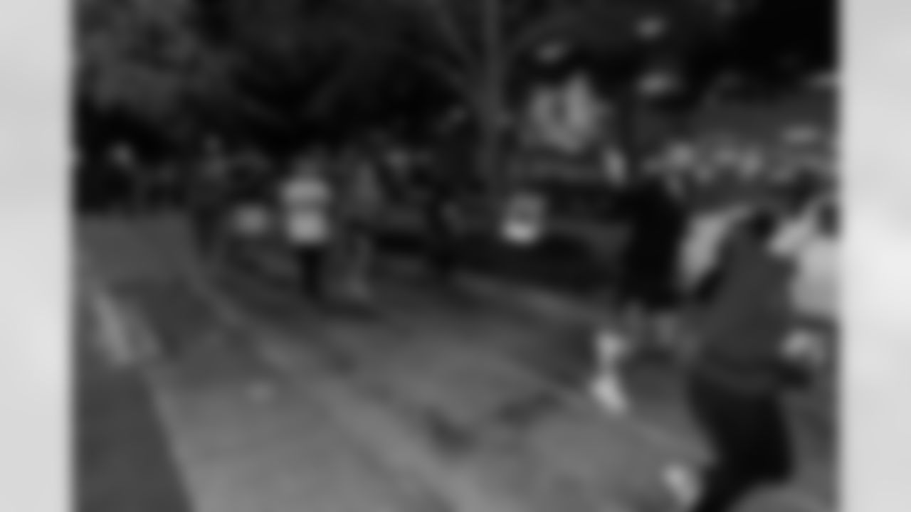 ST. PETERSBURG, FL - November 13, 2025 - Participants during "Bucs Run" Raise The Flags event with Pinellas Run Club at Park & Rec in St. Petersburg. Photo By Doug DeFelice/Tampa Bay Buccaneers