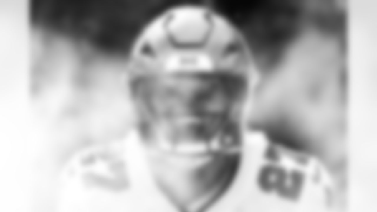 TAMPA, FL - November 09, 2025 - Cornerback Zyon McCollum #27 of the Tampa Bay Buccaneers before the game between the New England Patriots and Tampa Bay Buccaneers. The Bucs lost the game, 28-23. Photo By Doug DeFelice/Tampa Bay Buccaneers