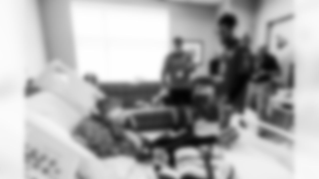 ST. PETERSBURG, FL - December 16, 2025 - Rookie Club visit to Johns Hopkins All Children's Hospital. Photo By Tori Richman/Tampa Bay Buccaneers