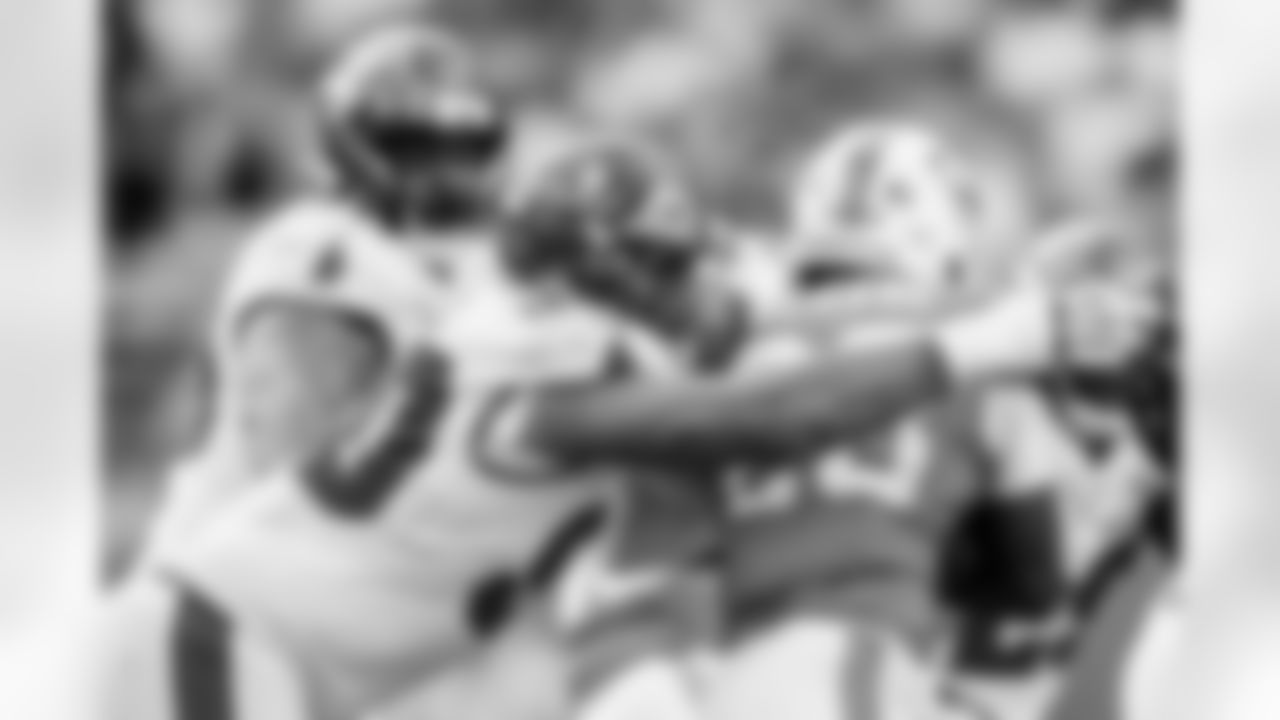 MIAMI GARDENS, FL - December 28, 2025 - Defensive Lineman Logan Hall #90 of the Tampa Bay Buccaneers during the game between the Tampa Bay Buccaneers and Miami Dolphins. The Bucs lost the game, 20-17. Photo By Tori Richman/Tampa Bay Buccaneers