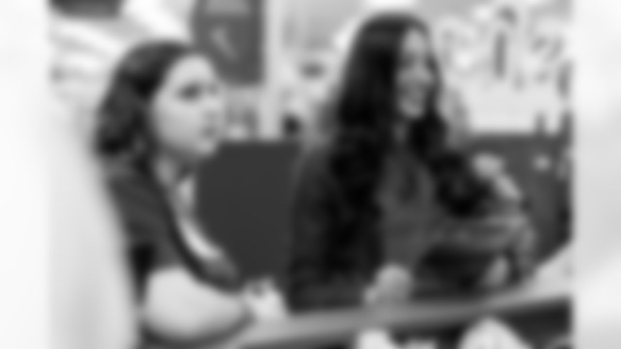 TAMPA, FL - December 15, 2025 - The Tampa Bay Buccaneers offensive line hosts the annual 'O-Line Lights Up Christmas' event providing holiday shopping sprees for local children. Photo By Kyle Zedaker/Tampa Bay Buccaneers