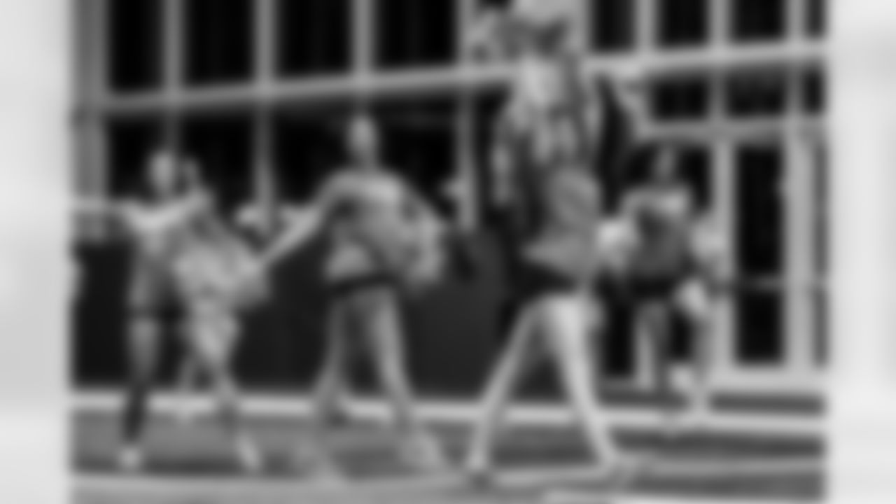 TAMPA, FL - November 06, 2025 - Tampa Bay Buccaneers Cheerleaders during Field Rehearsal at AdventHealth Training Center. Photo By Tori Richman/Tampa Bay Buccaneers