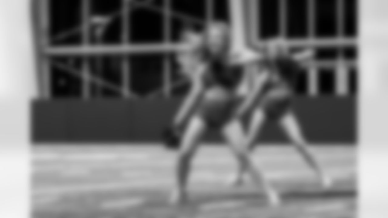 TAMPA, FL - January 02, 2026 - Tampa Bay Buccaneers Cheerleaders field rehearsal at AdventHealth Training Center. Photo By Tori Richman/Tampa Bay Buccaneers