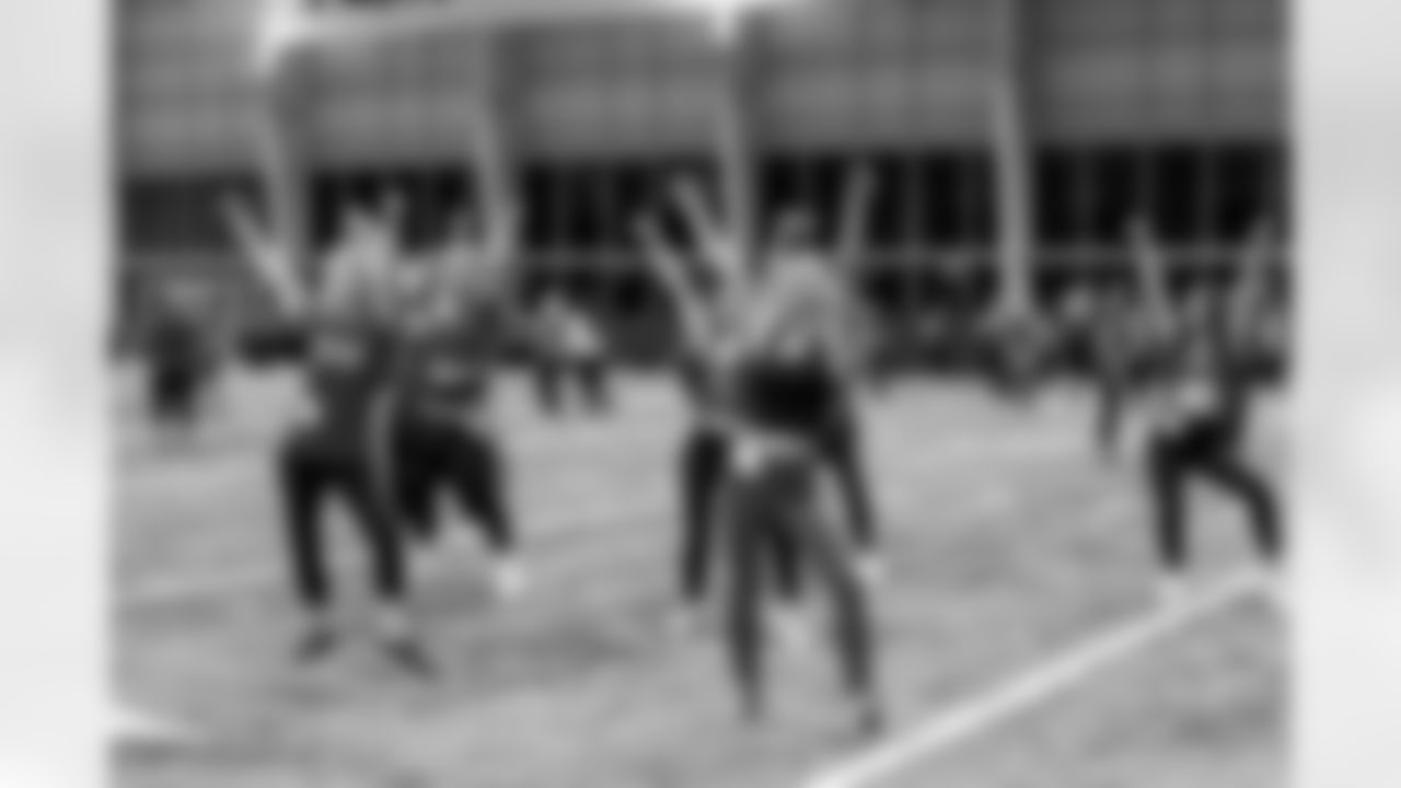 TAMPA, FL - November 19, 2025 - Tampa Bay Buccaneers Cheerleaders and Alumni during Field Rehearsal at AdventHealth Training Center. Photo By Tori Richman/Tampa Bay Buccaneers