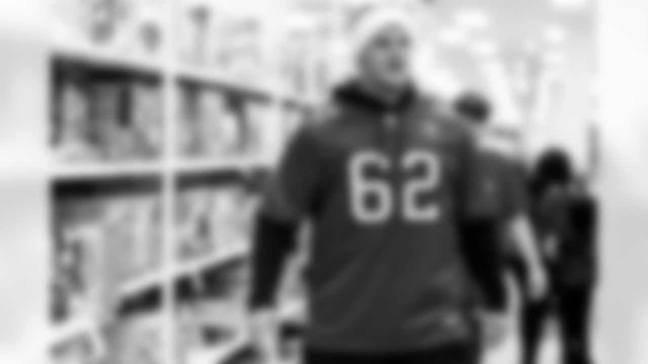 TAMPA, FL - December 15, 2025 - The Tampa Bay Buccaneers offensive line hosts the annual 'O-Line Lights Up Christmas' event providing holiday shopping sprees for local children. Photo By Kyle Zedaker/Tampa Bay Buccaneers