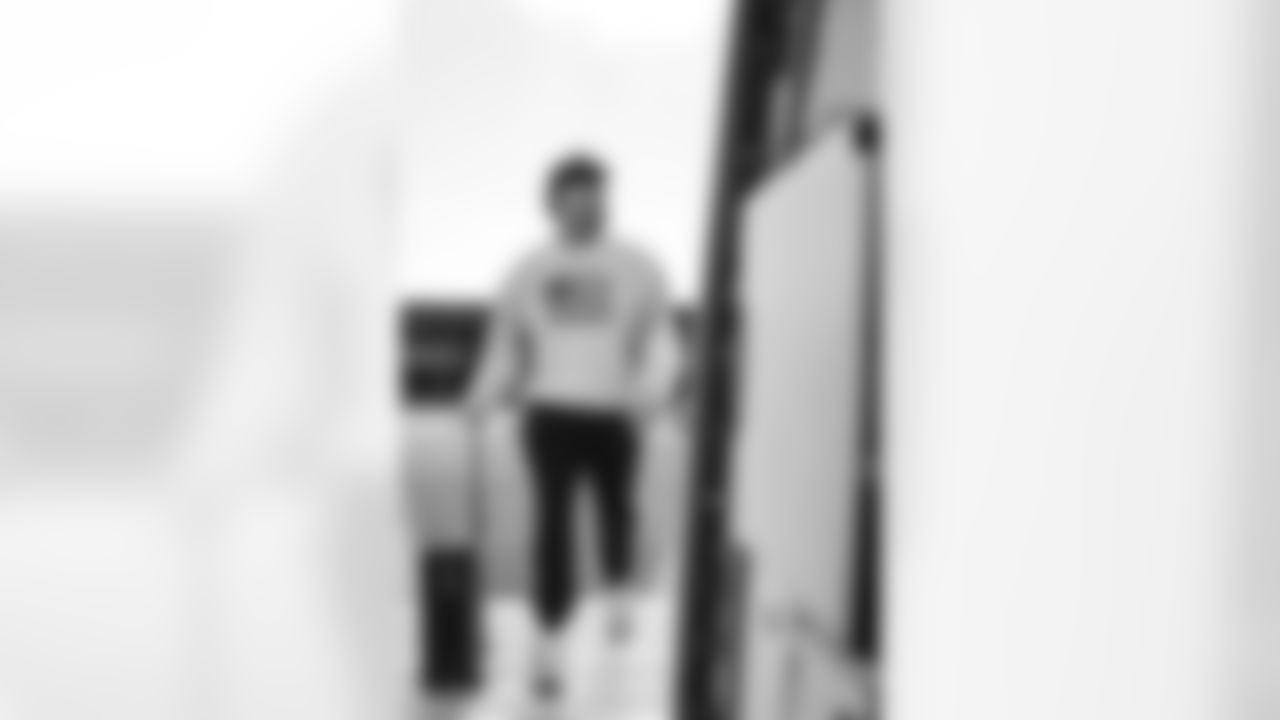 TAMPA, FL - December 27, 2025 - Tight End Payne Durham #87 of the Tampa Bay Buccaneers departs Tampa for a Week 17 game against the Miami Dolphins. Photo By Tori Richman/Tampa Bay Buccaneers