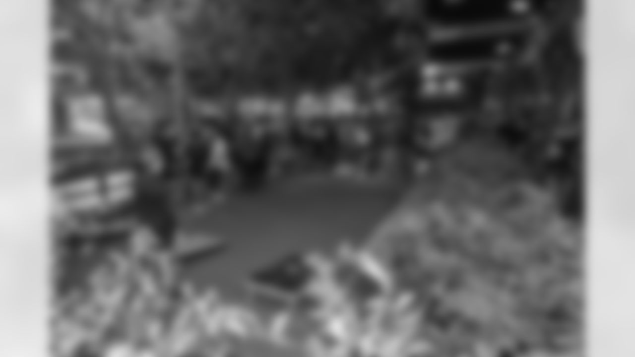 ST. PETERSBURG, FL - November 13, 2025 - Participants during "Bucs Run" Raise The Flags event with Pinellas Run Club at Park & Rec in St. Petersburg. Photo By Doug DeFelice/Tampa Bay Buccaneers