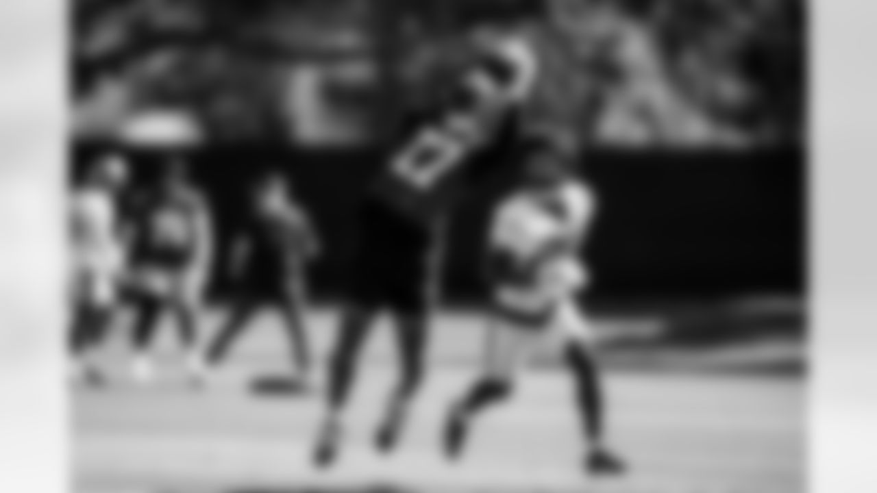 TAMPA, FL - November 20, 2025 - Wide Receiver Sterling Shepard #17 of the Tampa Bay Buccaneers during practice at AdventHealth Training Center. Photo By Tori Richman/Tampa Bay Buccaneers