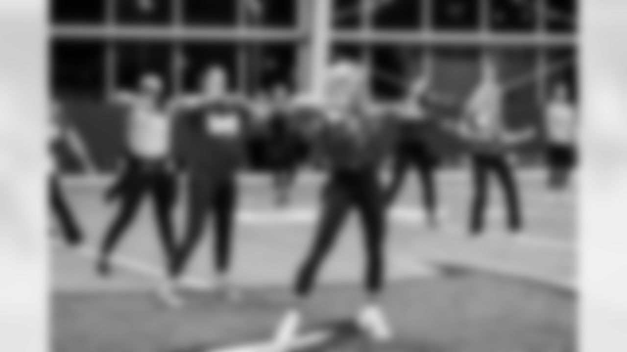 TAMPA, FL - November 19, 2025 - Tampa Bay Buccaneers Cheerleaders and Alumni during Field Rehearsal at AdventHealth Training Center. Photo By Tori Richman/Tampa Bay Buccaneers