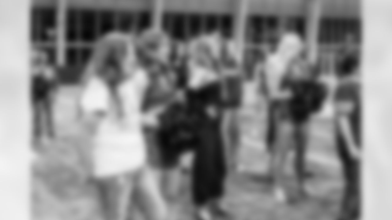 TAMPA, FL - January 02, 2026 - Tampa Bay Buccaneers Cheerleaders field rehearsal at AdventHealth Training Center. Photo By Tori Richman/Tampa Bay Buccaneers