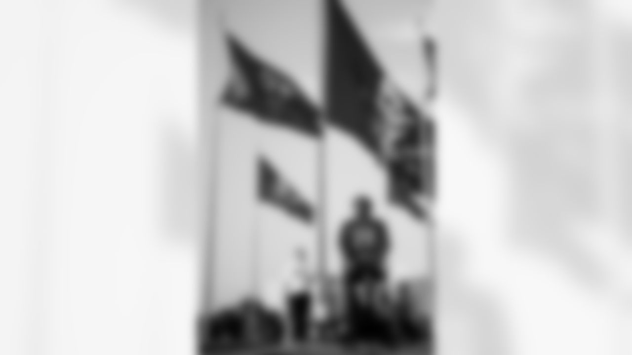 TAMPA, FL - November 25, 2025 - Tackle Tristan Wirfs #78 of the Tampa Bay Buccaneers during Turkey Time with the O-Line. Photo By Kyle Zedaker/Tampa Bay Buccaneers